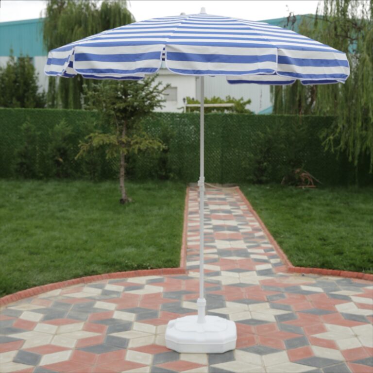 Plaj bahçe şemsiyesi-Beach umbrella parasol in a garden with plastic stand