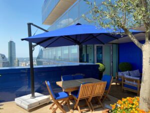 Yandan direkli şemsiyeler mavi kumaşlı - Cantilever Umbrella Outdoor Umbrellas Patio Umbrellas with blue canopy